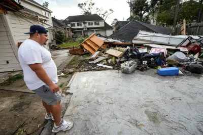 More than 100 homes damaged by tornado near Houston