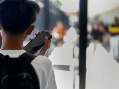 Parents give ringing endorsement to school cellphone ban in new poll