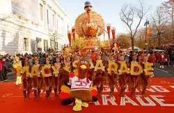 A chill in the air, and nothing else: Macy’s parade plays it safe