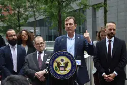 ‘What Are They Hiding?’: Congressmen Seek Access to ICE Holding Area at Manhattan Federal Building