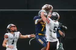 Hudson Schrader’s pair of picks sets the tone as Los Gatos suffocates Menlo School’s offense in shutout win