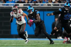 Jahmyr Gibbs has career-high 218 yards of offense and 2 TDs, helping Lions bounce back and beat Bucs, 24-9
