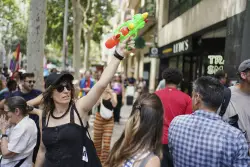 Spaniards turn water pistols on visitors to protest mass tourism