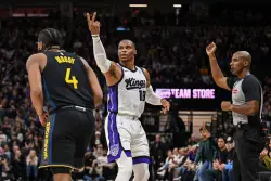 Steph-less Warriors run out of steam in loss to Sacramento Kings