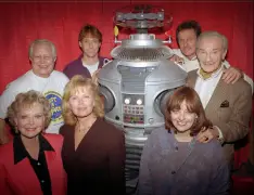 June Lockhart, beloved mother figure from ‘Lassie’ and ‘Lost In Space,’ dies at 100