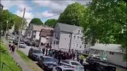 Crowd swarms ICE agents making arrest in Worcester